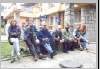 Budouci paintballiste sleduji sve predchudce